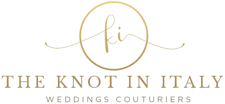 cerchio con all'interno le iniziale ki, sotto al cerchio la scritta the knot in italy wedding couturiers